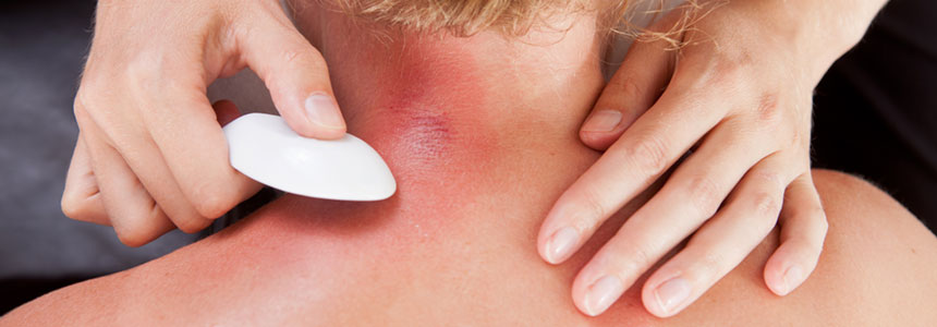 Gua sha terapia (dráždivá masáž špecifickým kameňom)